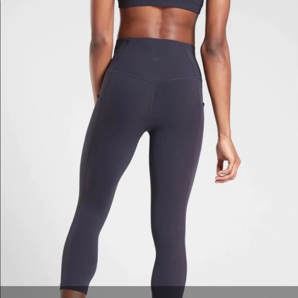 Athleta leggings Salutation Stash Pocket II Capri Navy